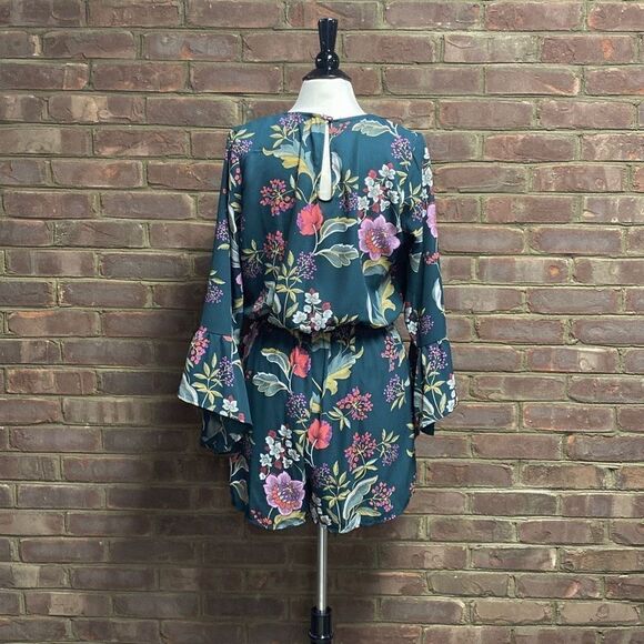 Charlotte Russe Green Floral Bell Sleeve Romper Size Large New - Picture 6 of 9